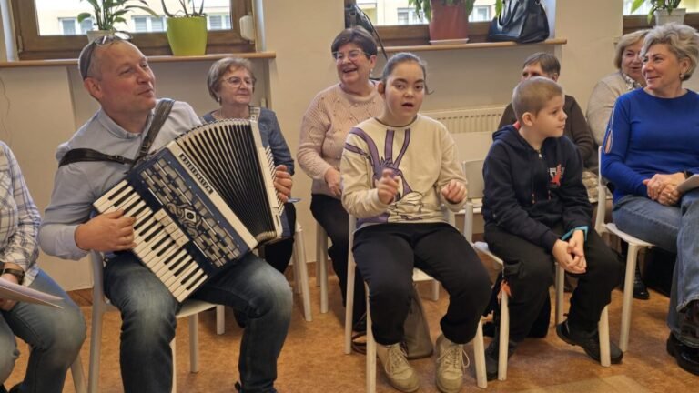 Międzypokoleniowe muzykowanie w&nbsp;Klubie Seniora w&nbsp;Rudzie Śląskiej