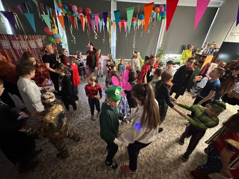 Bal karnawałowy klas młodszych