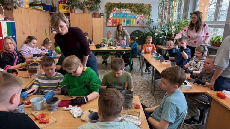 Warsztaty przyrodniczo plastyczne – sadzenie pomidorów